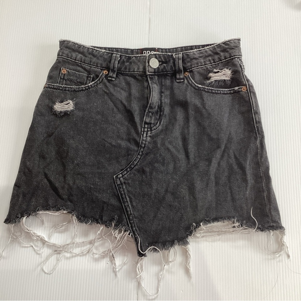 BDG URBAN OUTFITTERS womens size S black distressed denim jean mini skirt